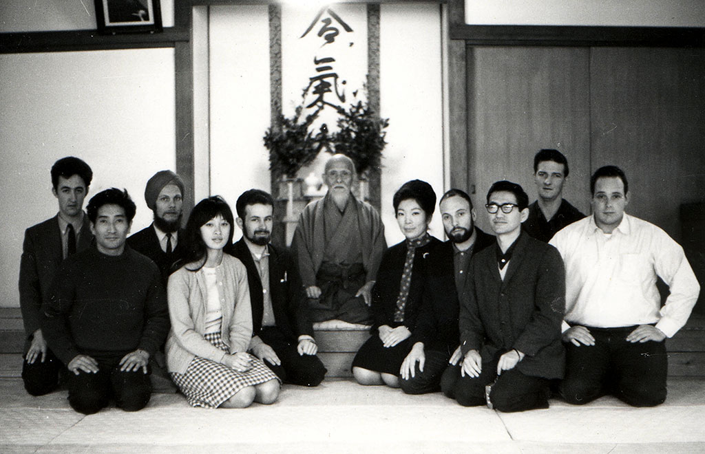 O Sensei surrounded by the group of foreign students. From left to right: Alan Ruddock, Henry Kono, Per Winter, Joanne Willard, Joe Deisher, O Sensei, Joanne Shimamoto, Kenneth Cottier, a visitor from the USA, Norman Miles and Terry Dobson (photo taken by Georges Willard with Henry Kono's camera).